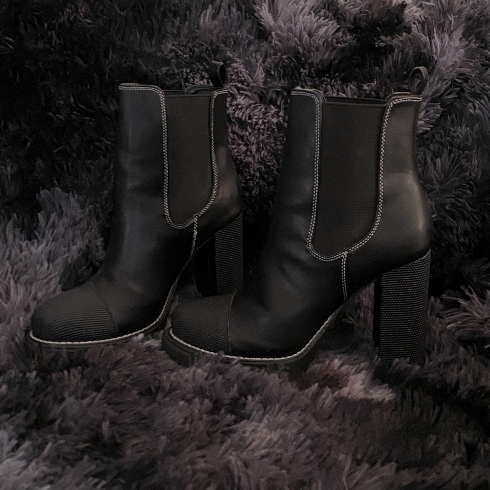 🖤 Black Booties! 🖤